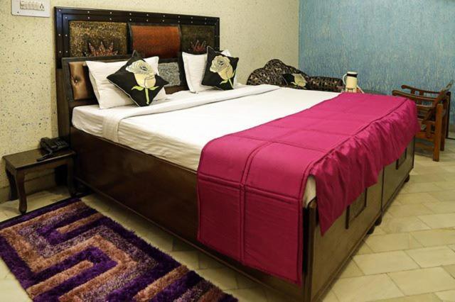 Hotel Amron45 Chandigarh Bagian luar foto