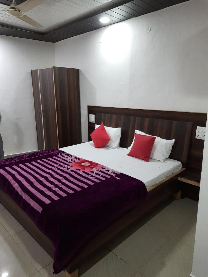 Hotel Amron45 Chandigarh Bagian luar foto