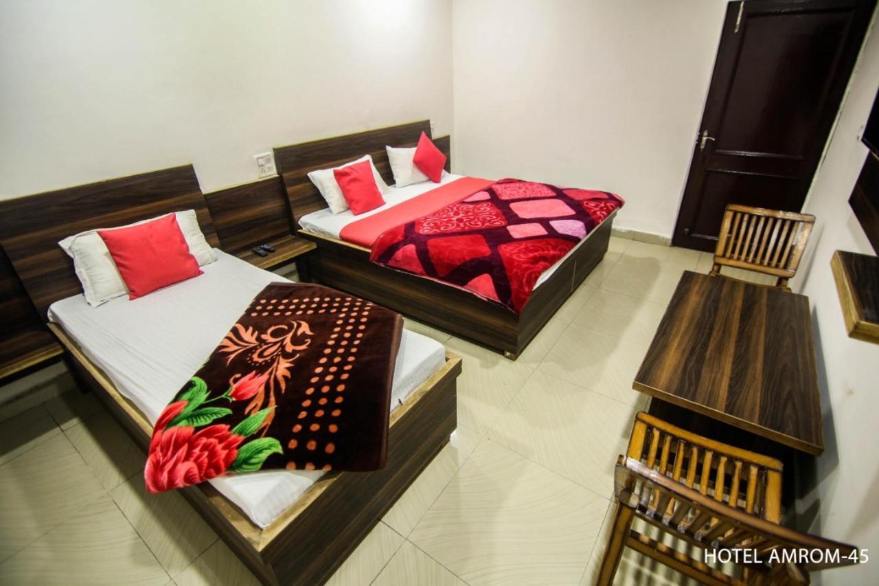Hotel Amron45 Chandigarh Bagian luar foto