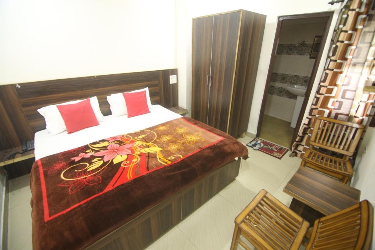 Hotel Amron45 Chandigarh Bagian luar foto