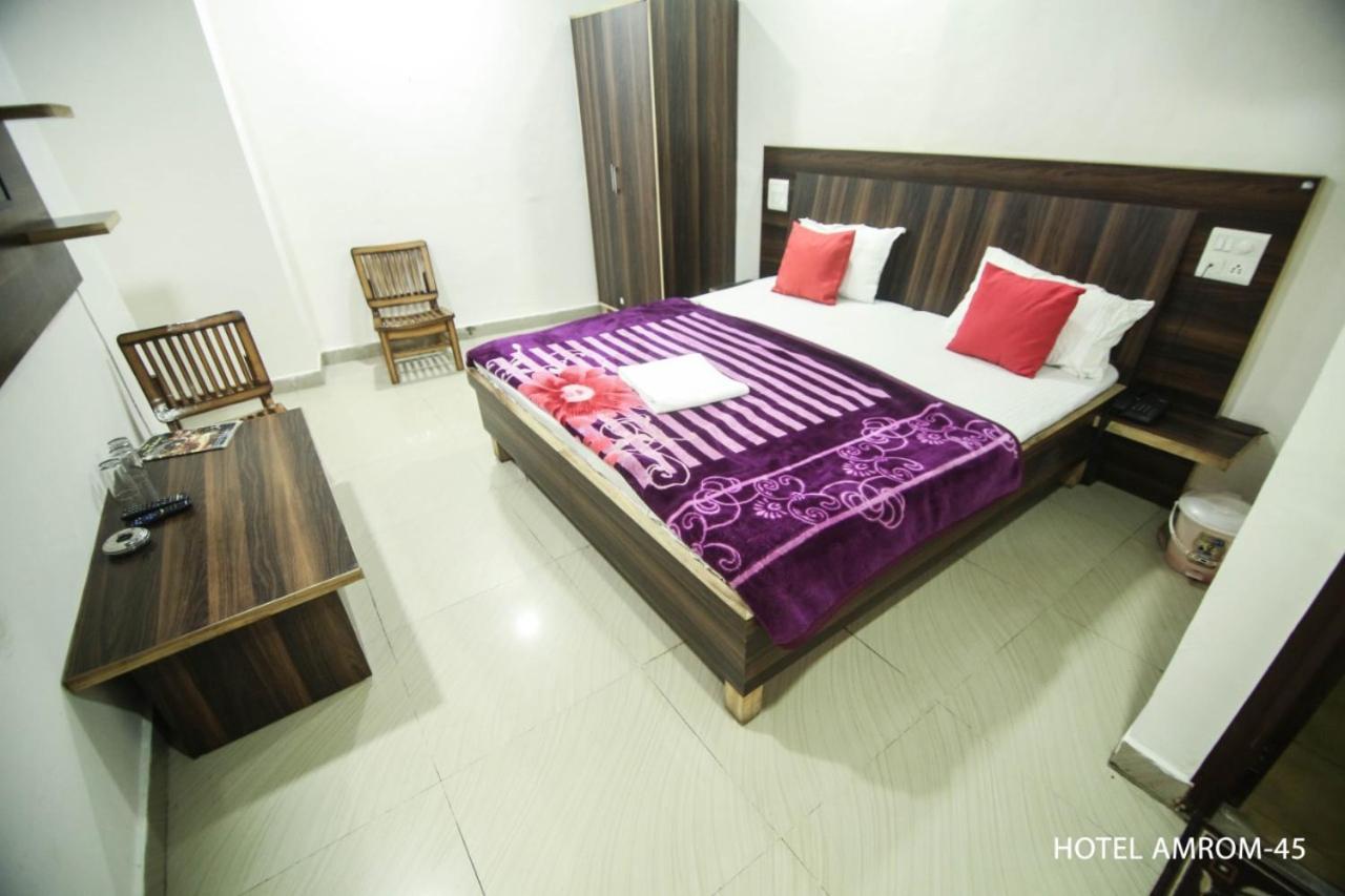 Hotel Amron45 Chandigarh Bagian luar foto