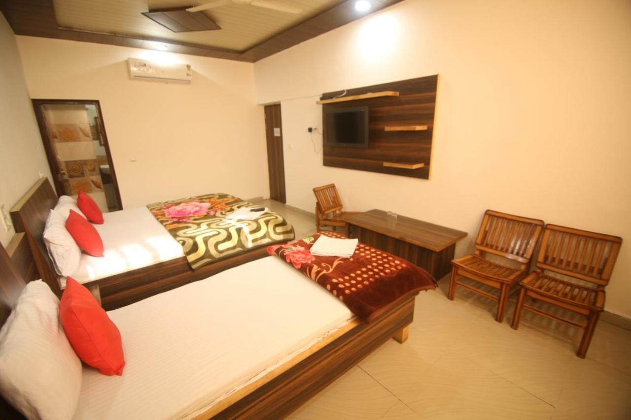 Hotel Amron45 Chandigarh Bagian luar foto