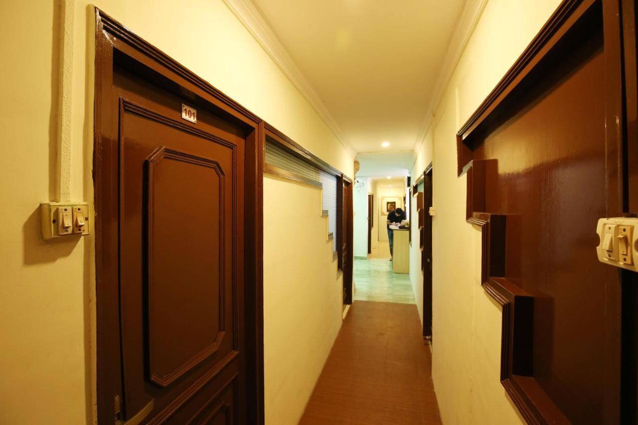 Hotel Amron45 Chandigarh Bagian luar foto